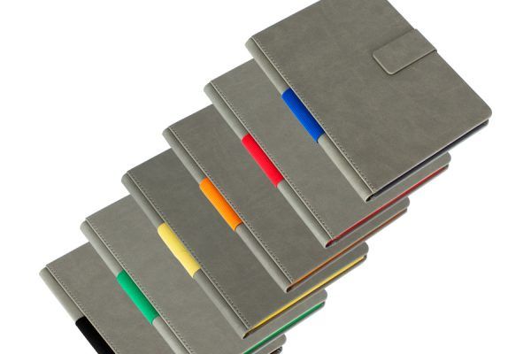 N33 Cuaderno Gris cierre imantado